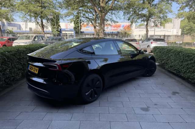 Tesla Model 3 (2024) thumbnail 2