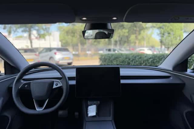 Tesla Model 3 (2024) thumbnail 3