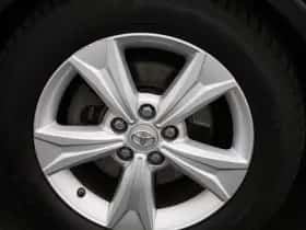 Toyota C-HR thumbnail 12