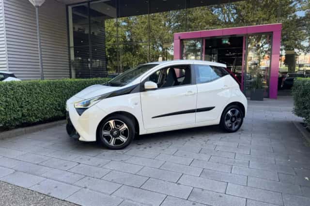 Toyota Aygo (2018) thumbnail 2