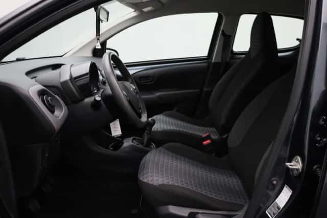 Peugeot 108 (2021) thumbnail 9