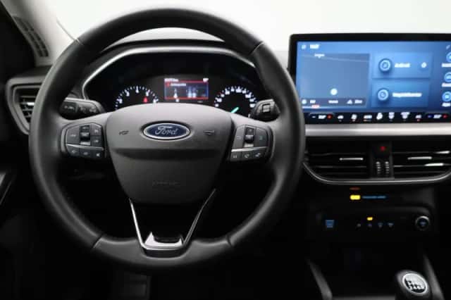 Ford Focus (2023) thumbnail 7