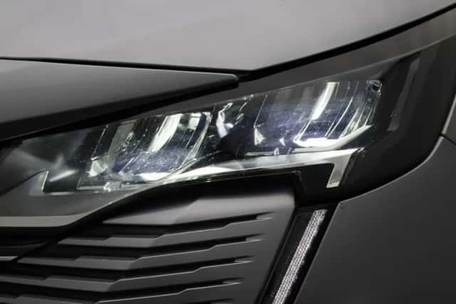 Peugeot 5008 (2023) thumbnail 14