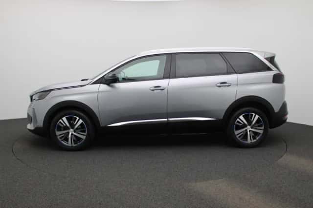 Peugeot 5008 (2023) thumbnail 4