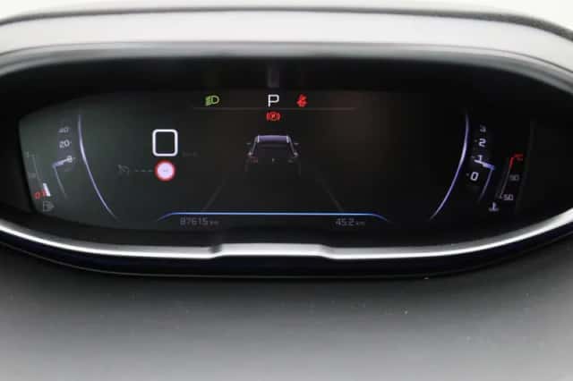 Peugeot 5008 (2023) thumbnail 8