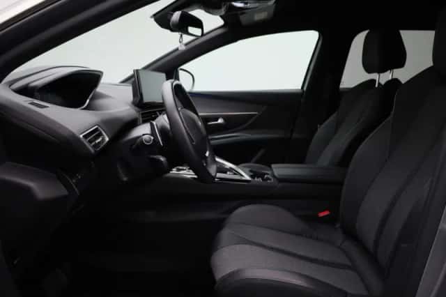Peugeot 5008 (2023) thumbnail 10