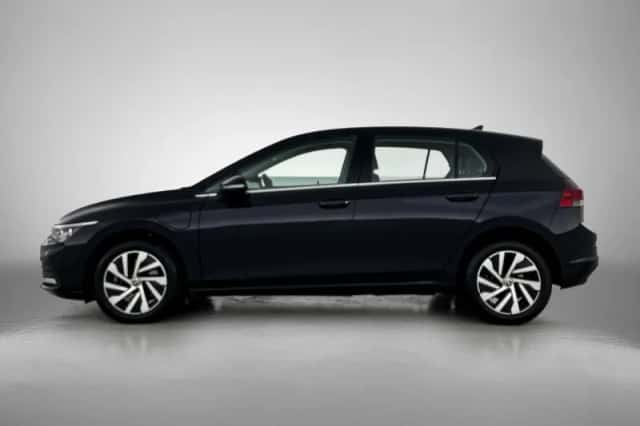 Volkswagen Golf (2023) thumbnail 2