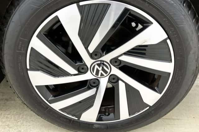 Volkswagen Golf (2023) thumbnail 23