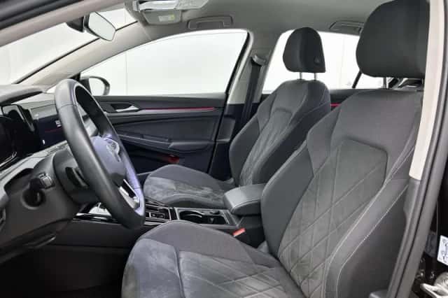 Volkswagen Golf (2023) thumbnail 24