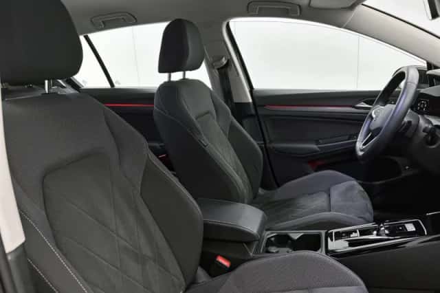 Volkswagen Golf (2023) thumbnail 25