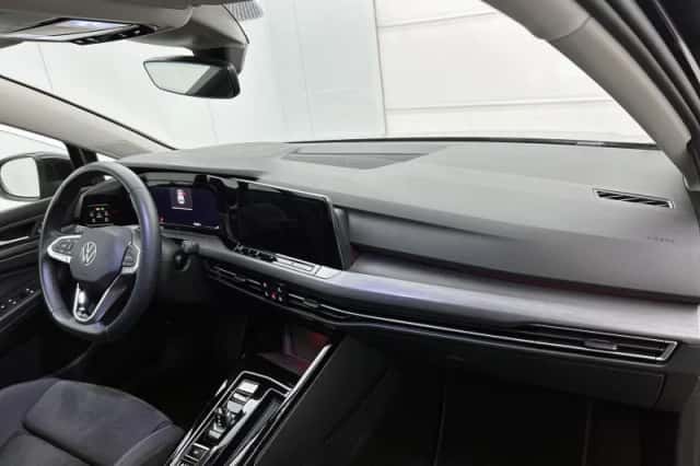 Volkswagen Golf (2023) thumbnail 9
