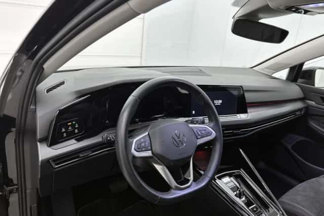 Volkswagen Golf (2023) thumbnail 10