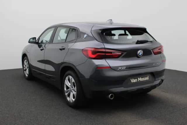 BMW X2 (2022) thumbnail 2