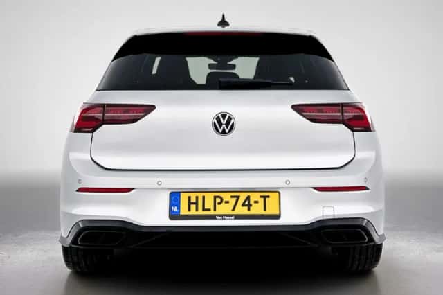 Volkswagen Golf (2024) thumbnail 3