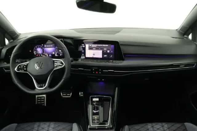Volkswagen Golf (2024) thumbnail 6