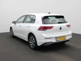 Volkswagen Golf (2022) thumbnail 2