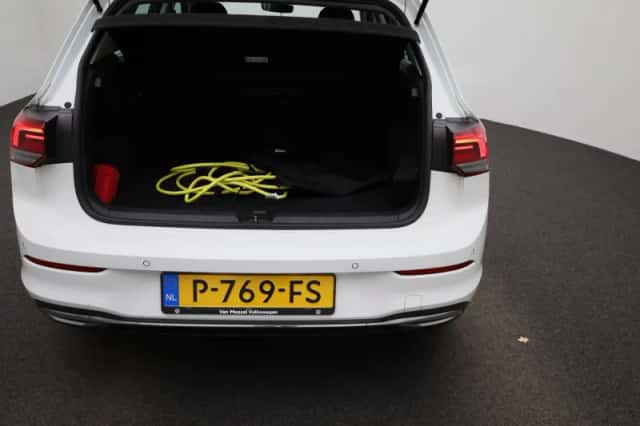 Volkswagen Golf (2022) thumbnail 11