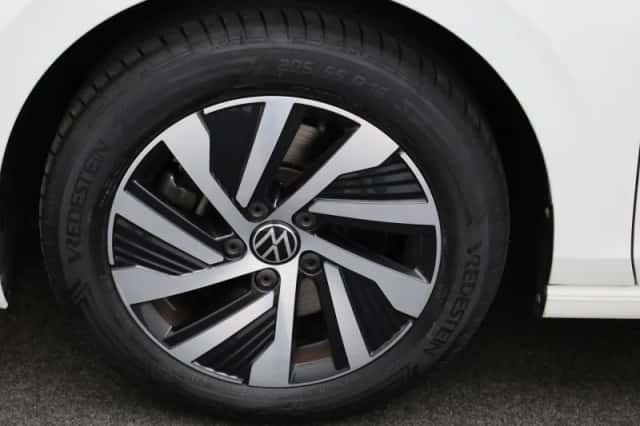 Volkswagen Golf (2022) thumbnail 13