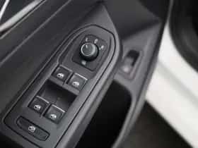 Volkswagen Golf thumbnail 32