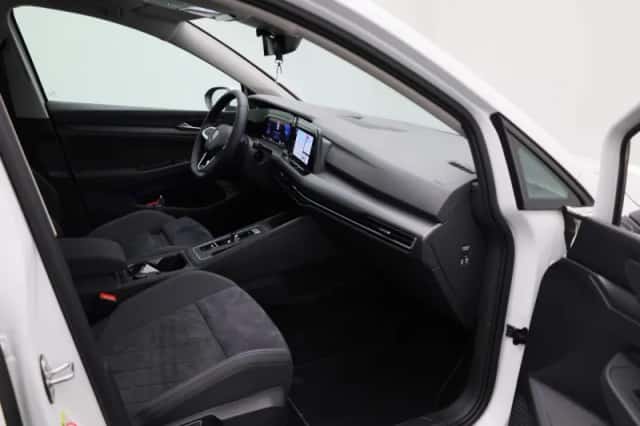 Volkswagen Golf (2022) thumbnail 35