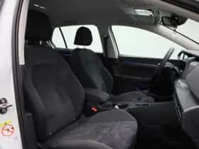 Volkswagen Golf thumbnail 38