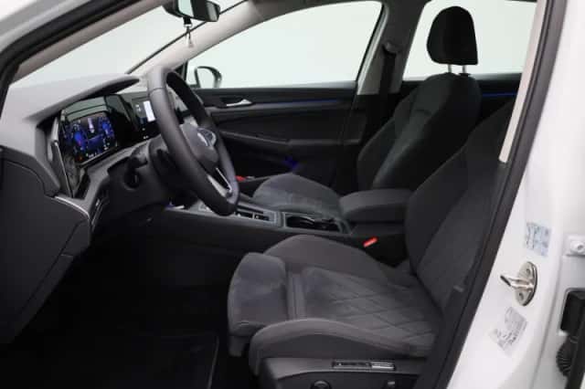 Volkswagen Golf (2022) thumbnail 9