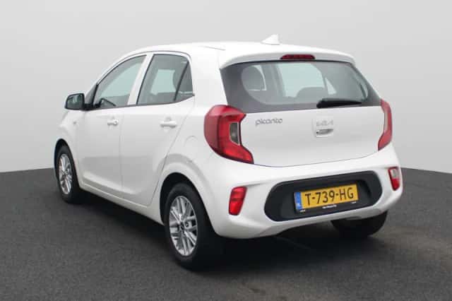 Kia Picanto (2023) thumbnail 2