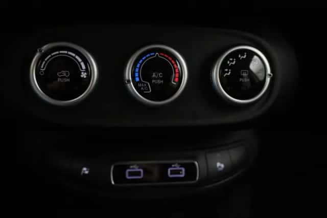 Fiat 500X (2022) thumbnail 23
