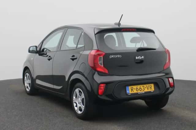 Kia Picanto (2022) thumbnail 2
