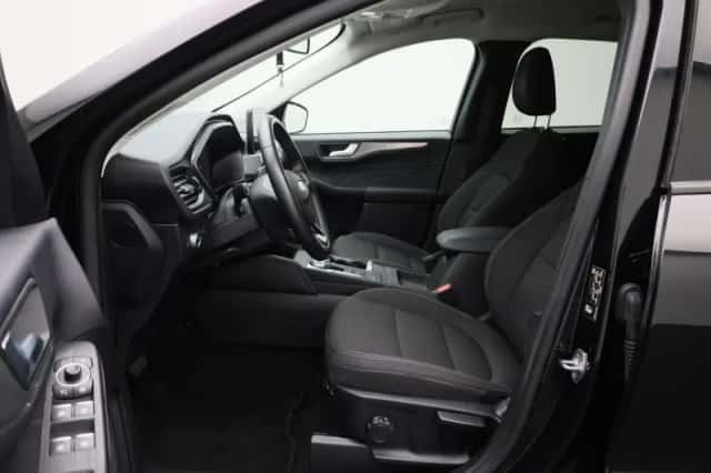 Ford Kuga (2023) thumbnail 9