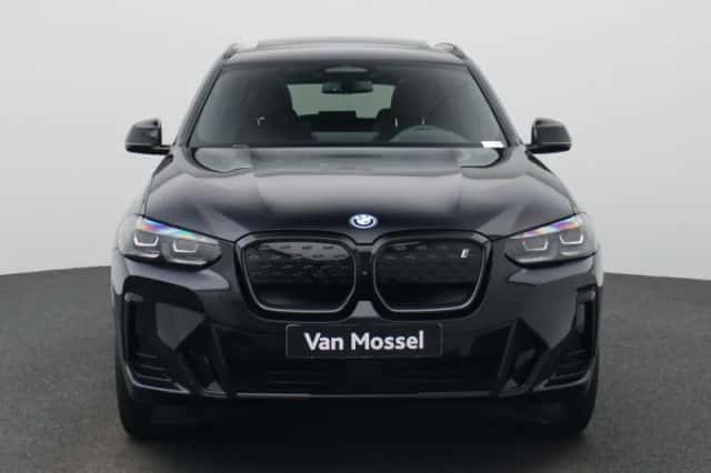 BMW iX3 (2023) thumbnail 2