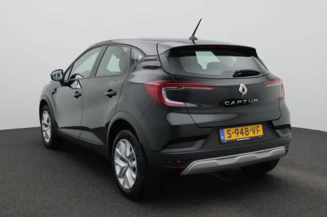 Renault Captur (2023) thumbnail 2