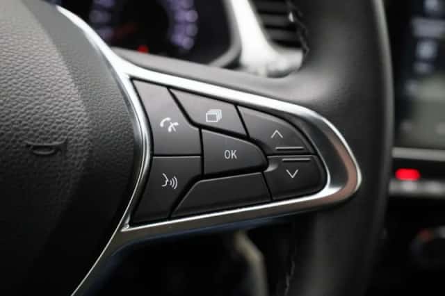 Renault Captur (2023) thumbnail 16