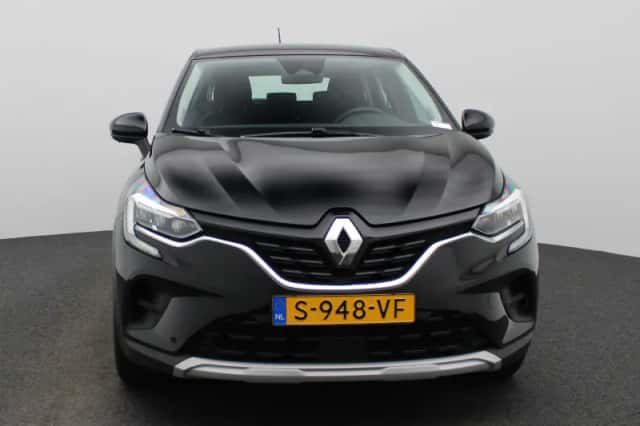 Renault Captur (2023) thumbnail 3