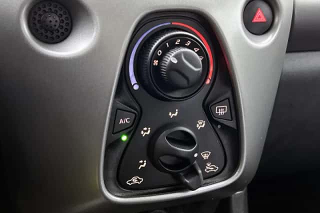 Peugeot 108 (2018) thumbnail 24