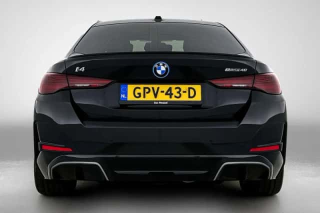 BMW i4 (2024) thumbnail 3