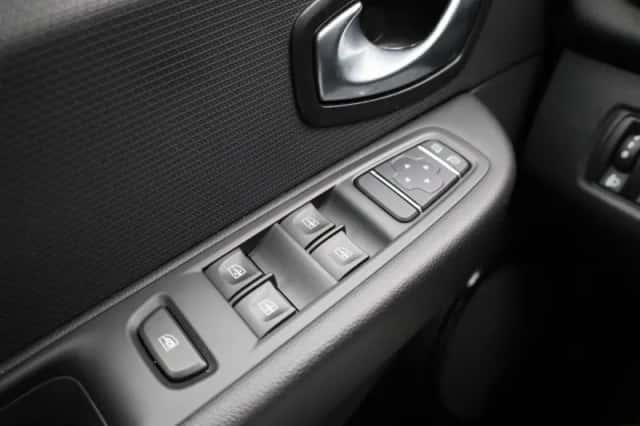 Renault Clio (2019) thumbnail 23