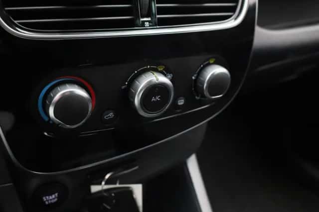 Renault Clio (2019) thumbnail 25