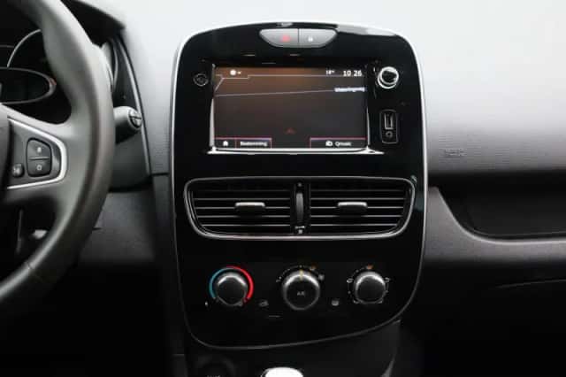 Renault Clio (2019) thumbnail 8