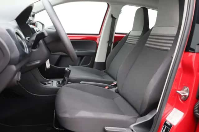 Volkswagen Up! (2020) thumbnail 8