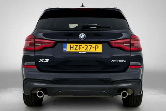 BMW X3 (2021) thumbnail 3