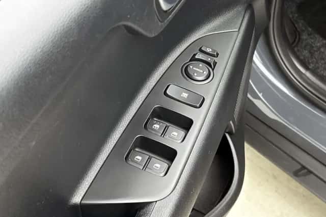 Kia Stonic (2023) thumbnail 25