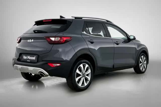 Kia Stonic (2023) thumbnail 4