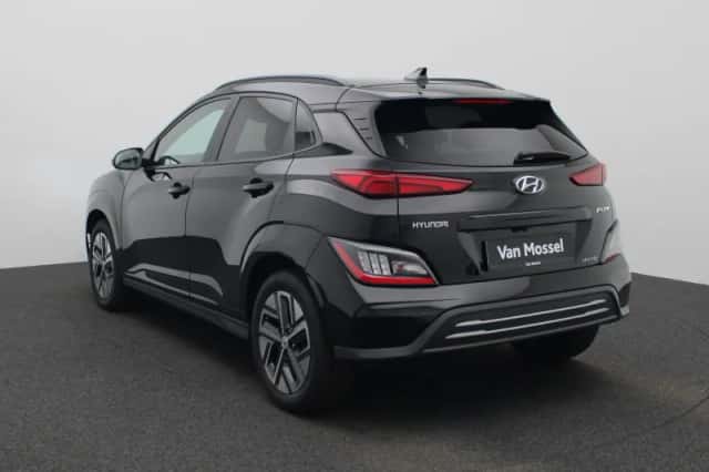 Hyundai Kona (2023) thumbnail 2