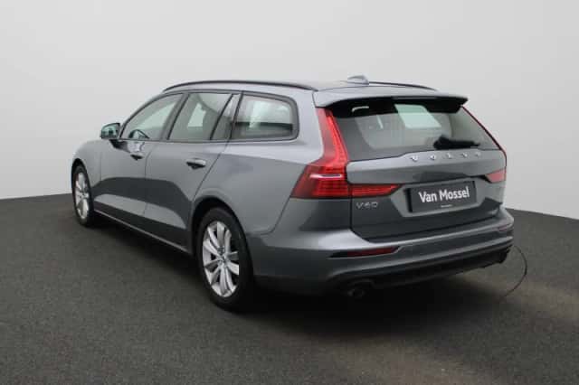 Volvo V60 (2021) thumbnail 2