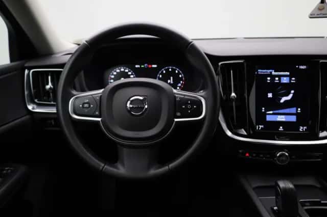 Volvo V60 (2021) thumbnail 7
