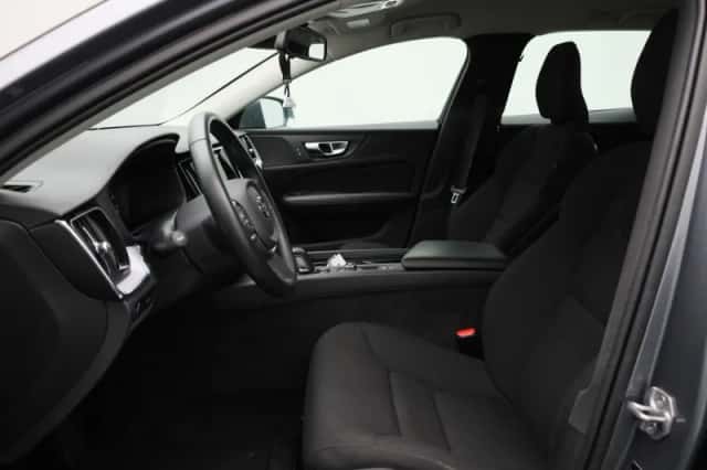 Volvo V60 (2021) thumbnail 9