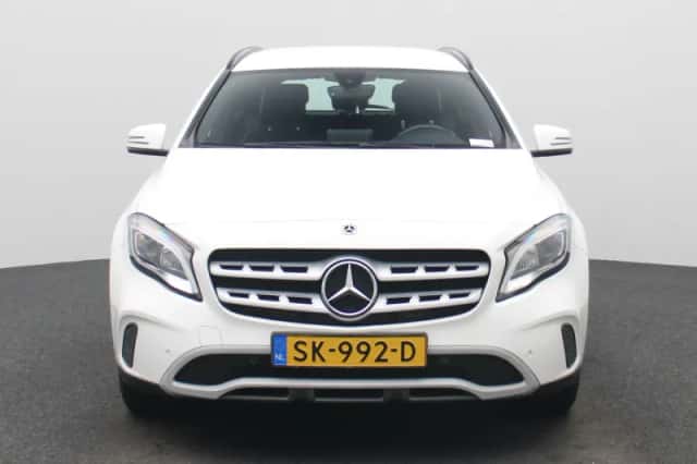 Mercedes-Benz GLA (2018) thumbnail 3