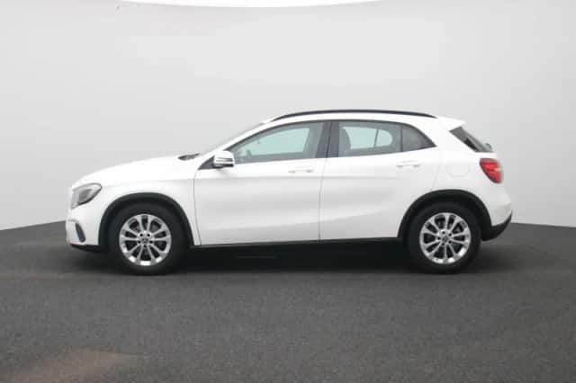 Mercedes-Benz GLA (2018) thumbnail 4