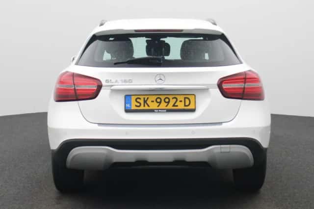Mercedes-Benz GLA (2018) thumbnail 5